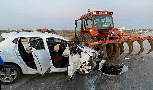 Kırklareli'de traktör ile otomobil çarpıştı: 2 yaralı