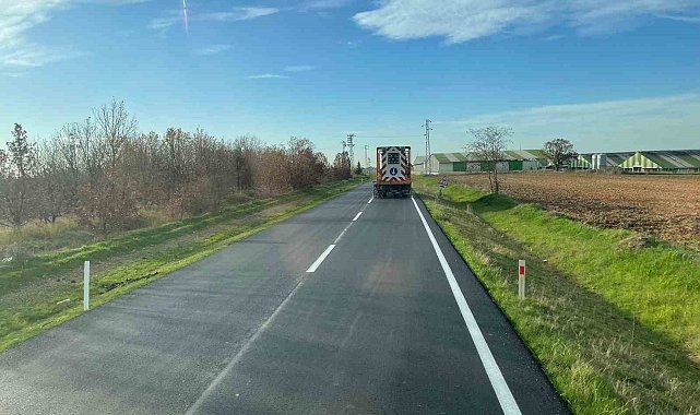Kırklareli'nde köy yolları sıcak asfaltla yenileniyor