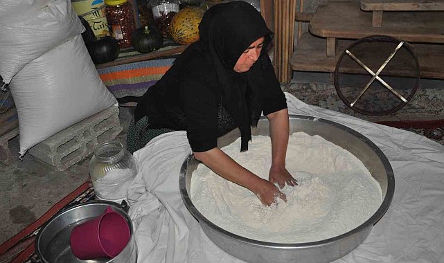 Kışlık ekmekler imece usulüyle hazırlanıyor