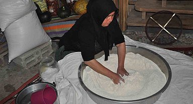 Kışlık ekmekler imece usulüyle hazırlanıyor