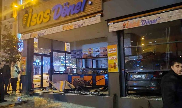 Kontrolden çıkan otomobil, yeni açılan dönerciye daldı