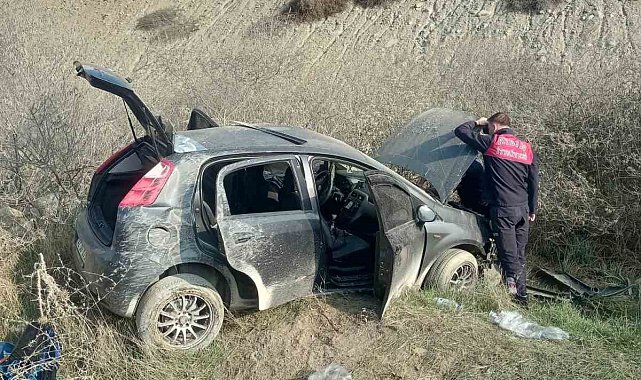 Kontrolden çıkan otomobil, yol kenarına savruldu: 3 yaralı