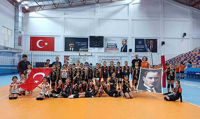 Köyceğizli minikler voleybolda şampiyon oldu