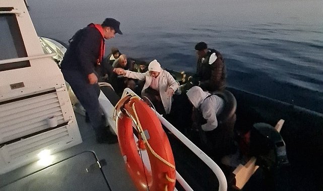 Kuşadası açıklarında 14 düzensiz göçmen yakalandı