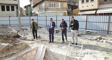 Kütahya Valisi Işın, Yakup Çelebi İmaret Külliyesi restorasyon alanında incelemelerde bulundu