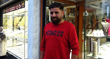 Kuyumcunun yanlışlıkla fazladan yaptığı ödemeyi iade etti