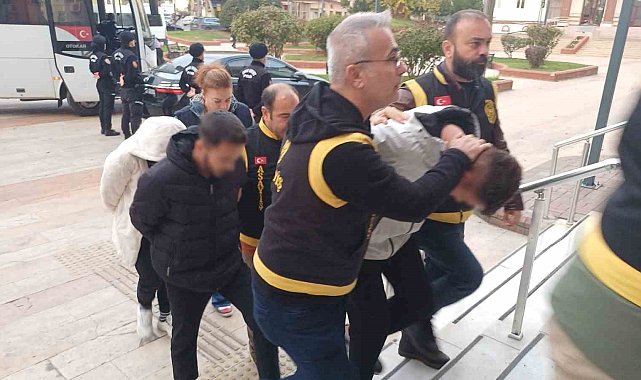 Lüks araçlar için ön ödeme vaadiyle vatandaşları dolandırdılar