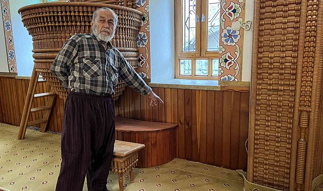 Mahallenin 60 yıllık ahşap ustası