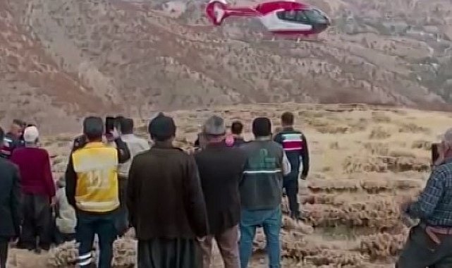 Malatya'da uçuruma yuvarlanan şahsın helikopterle sevk anları kamerada
