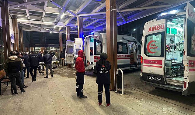 Malazgirt'te öğretmenleri taşıyan taksi takla attı: 7 yaralı