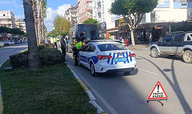 Manavgat'ta 3 aracın karıştığı zincirleme kazada 1 kişi yaralandı