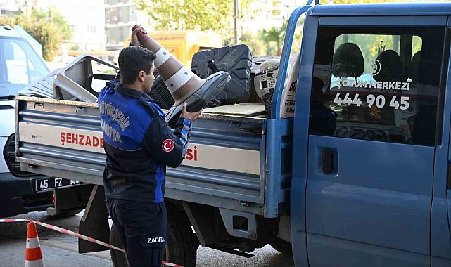 Manisa'da kaldırımlar vatandaşa geri veriliyor