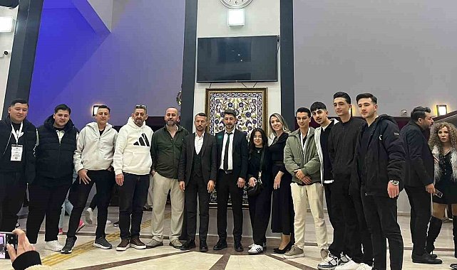 Manisalı kuaförler Uşak'tan 3 kupa ile döndü