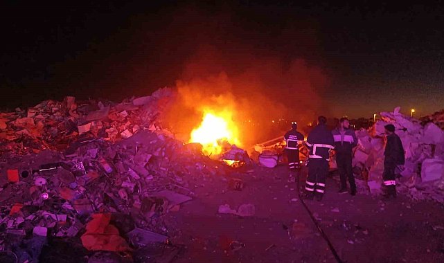 Mardin'de hurdalık alanda çıkan yangın söndürüldü