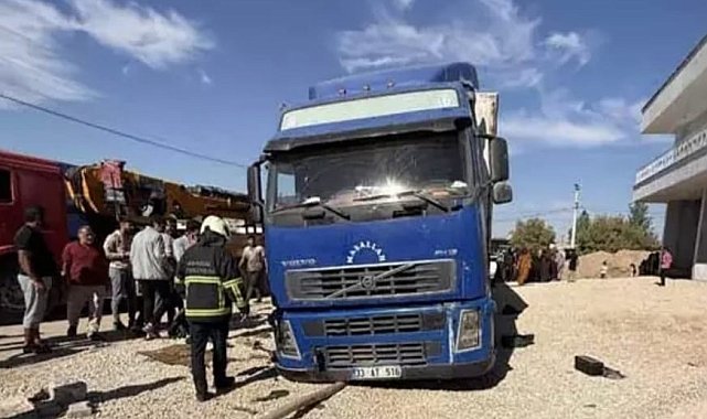 Mardin'de patlayan lastiği değiştirmek isteyen tır şoförü aracın altında kaldı