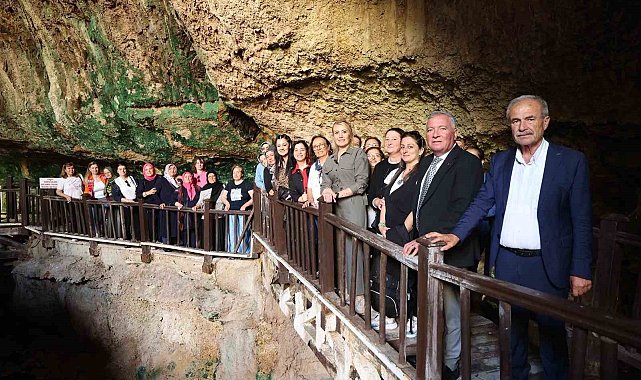 Merkezefendili kadınlar Pamukkale ve Kaklık Mağarasını geziyor