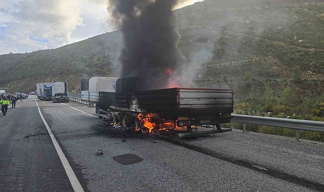 Mermer yüklü tır alevlere teslim oldu