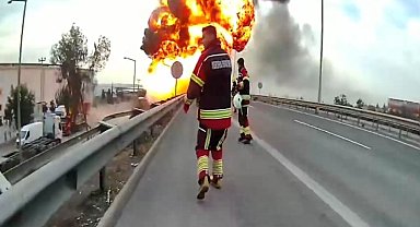 Mersin itfaiyesi felaketi önledi: Patlamalar yaşanarak yanan tanker 26 bin litre yakıt taşıyormuş