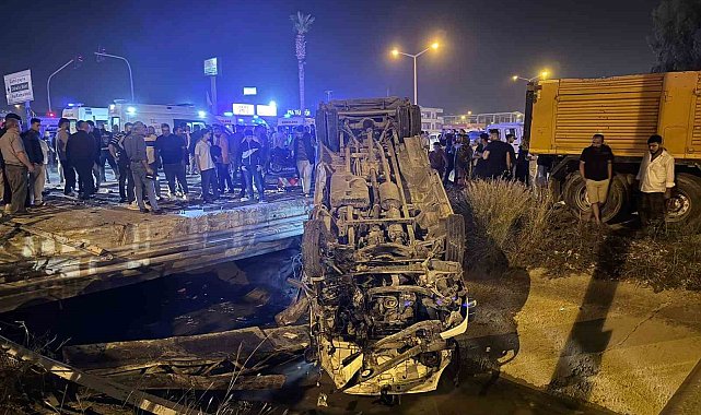 Mersin'de 10 kişinin yaralandığı kaza anı kamerada