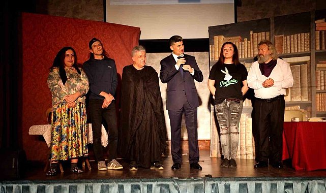 Mersin'de gençler madde bağımlılığına karşı tiyatro ile bilinçleniyor