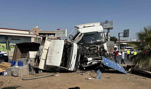 Mersin'de tırlar zincirleme kaza yaptı: 2 yaralı