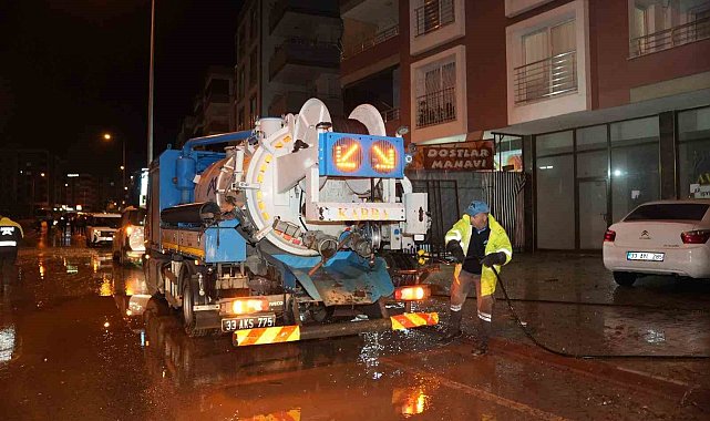 MESKİ, taşkın nedeniyle kapanan yolu anında ulaşıma açtı