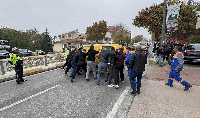 Metrelerce sürüklendi, emniyet kemeriyle hayatta tutundu