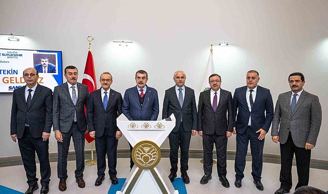 Millî Eğitim Bakanı Tekin, Malatya Büyükşehir Belediye Başkanı Er'i ziyaret etti