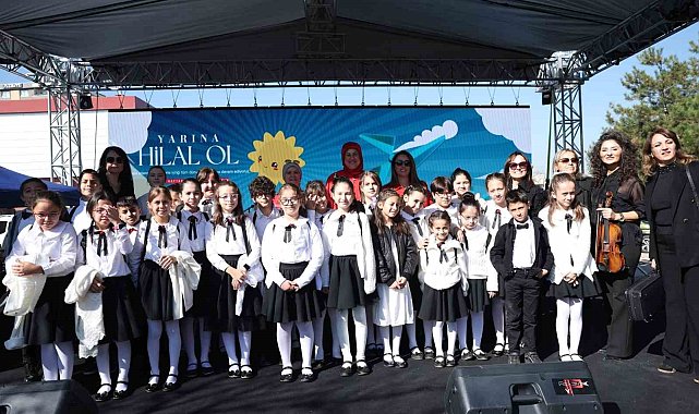 Miniklerin keman gösterisi