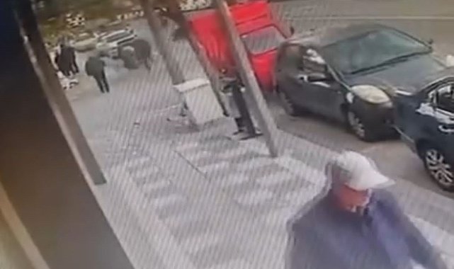 Motosiklet sürücüsünün ağır yaralandığı kaza güvenlik kamerasında