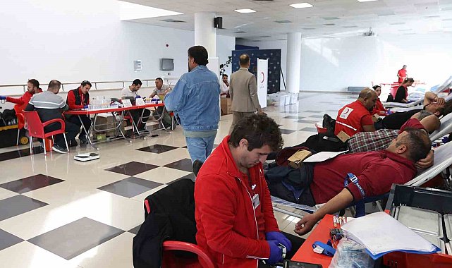 Muğla Büyükşehir, Kızılay'a kan bağışı desteğini Menteşe'de başlattı