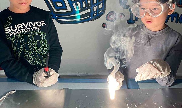 Muğla Gençlik Merkezi Fen Bilimleri Atölyesi'nde çocuklar eğlenerek öğreniyor