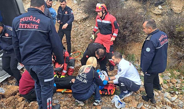 Muğla'da yolcu minibüsü devrildi: 13 yaralı