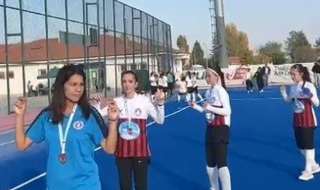 Muğla'nın şampiyon kızlarından Konya'da efsane kutlama şampiyonluk Zeybek ile taçlandı