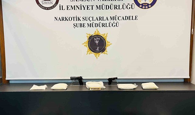 Narkotik polisi 'zula' evlerini çökertti