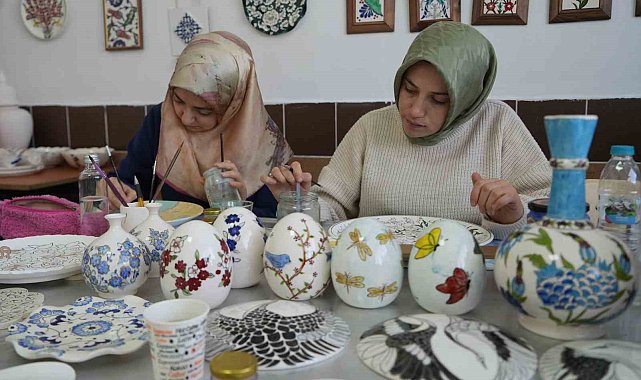 Niğde'de renklerin ve motiflerin buluştuğu çini atölyesine büyük ilgi