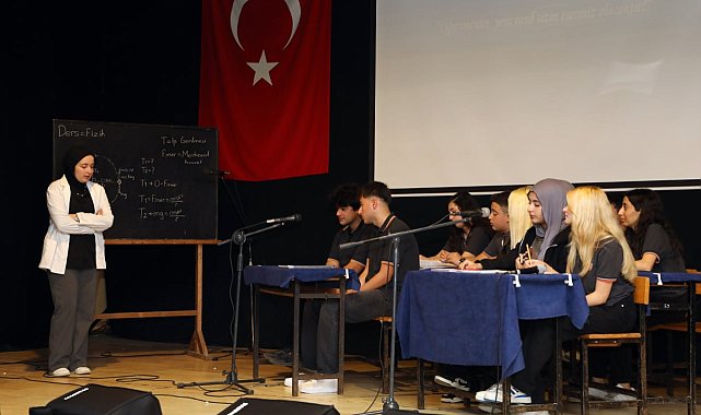 Öğretmenler gününde öğrencilerin sergilediği performanslar göz doldurdu