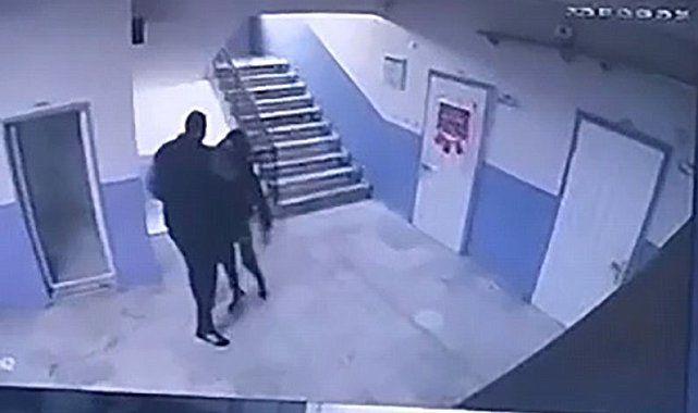 Okul müdürü otizmli öğrenciyi merdivenlerden itti