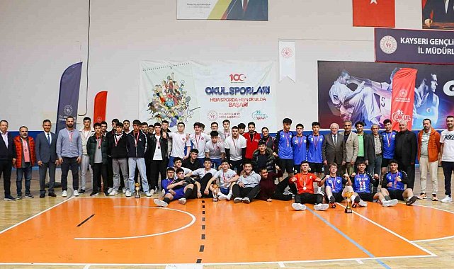 Okullu Gençler Hentbol Müsabakaları tamamlandı