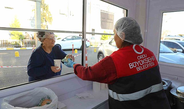 Ordu'da hastaneye gelen vatandaşlara çorba ikramı