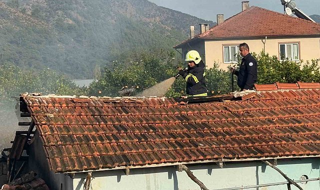 Ortaca'da ev ve ahır yangını