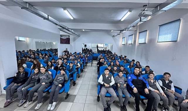 Ortaokul öğrencilerine polislerden eğitim