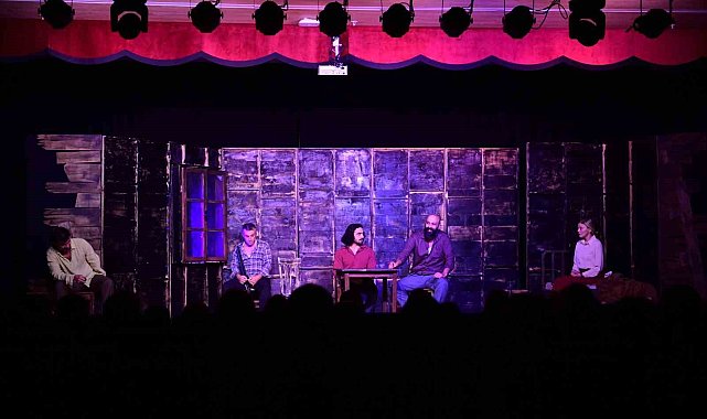 Osmangazi Belediyesi, 'Duvarların Ötesi'ni sanatseverlerle buluşturdu