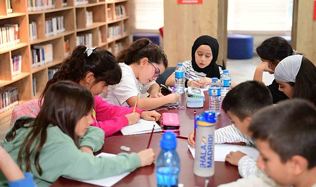 Osmangazi'de çocuklar hayallerini kağıda döküyor