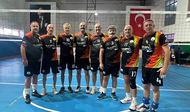 Osmangazi'nin veteran voleybolcuları zirveye çıktı