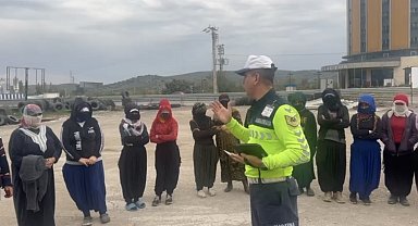 Osmaniye'de 15 kişilik minibüsten 30 işçi çıktı