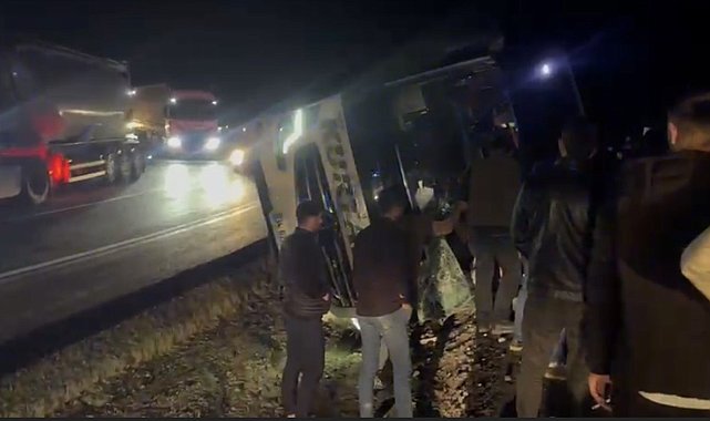 Osmaniye'de yolcu otobüsü devrildi: Yaralılar var
