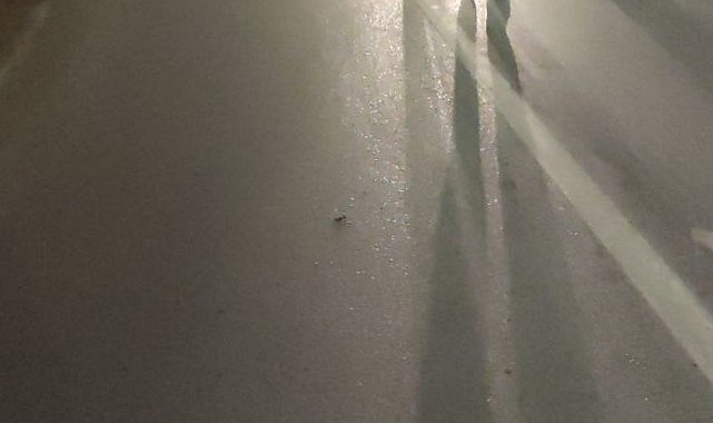 Otomobil ile motosiklet çarpıştı: 1'i ağır 2 yaralı