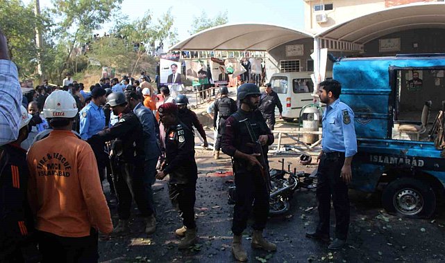 Pakistan'daki intihar saldırısını Pakistan Talibanı üstlendi