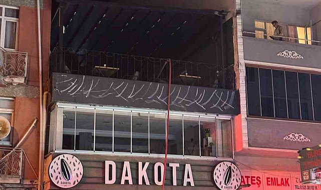Patlayan pelet soba kafede yangın çıkardı